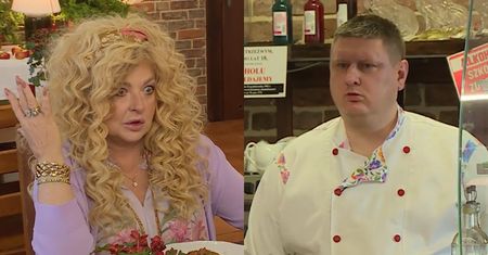 "Kuchenne rewolucje". Magda Gessler MIAŻDŻY krnąbrnego właściciela i jego dania: "Pan jest zaniedbany, restauracja RÓWNIEŻ!"