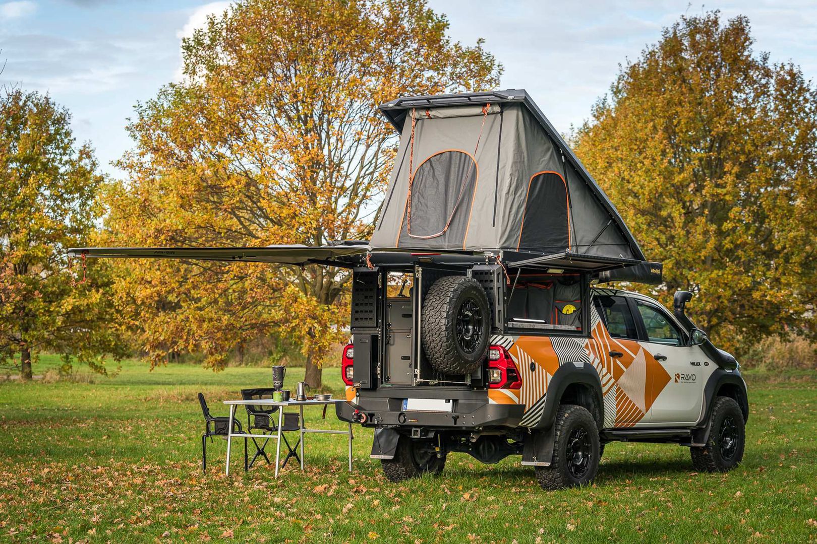 Toyota Hilux by Rayo Off Road Centrum