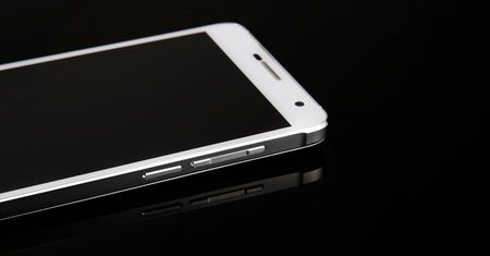 Doogee DG750 Iron Bone to metalowy smartfon za 549 złotych