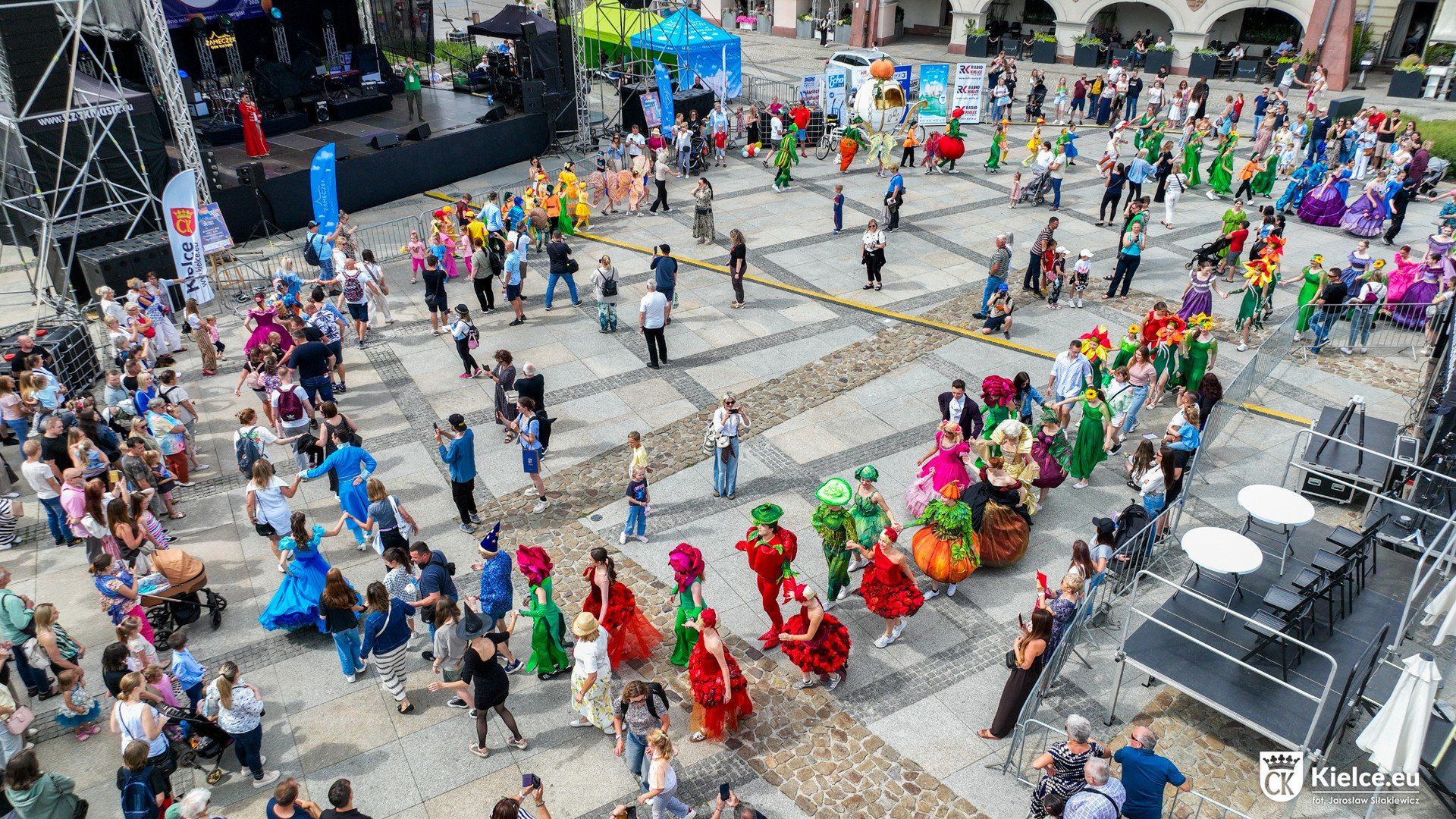 W całe przedsięwzięcie zaangażowanych było około 60 różnych podmiotów. Od miejskich spółek, przez instytucje kultury, kluby sportowe.