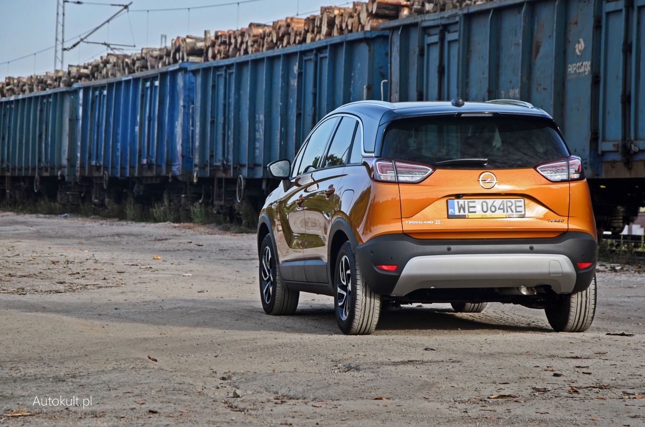 Opel Crossland X przekonuje do siebie tylko za sprawą niższej ceny.