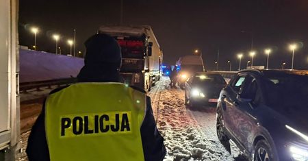 Kryzys na S7. Drogowcy mówią o 19 godzinach