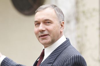 Nie zaprasza żony i córki na premiery. "One są takie nieprawdziwe"