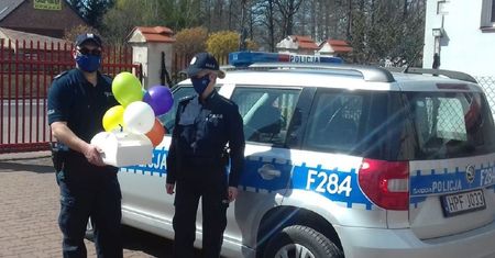Koronawirus w Polsce. Policjanci pomogli zorganizować urodziny 6-latki