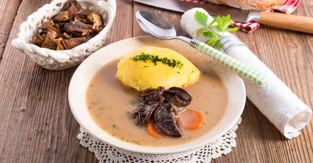 Zupa z maślaków. Aromatyczna i pyszna