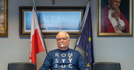 Współpraca Lecha Wałęsy z SB w podręczniku? Ekspert MEN jednoznacznie