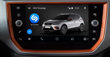 Shazam trafia do samochodów SEAT: w kilka sekund dowiemy się, co „leci” w radiu