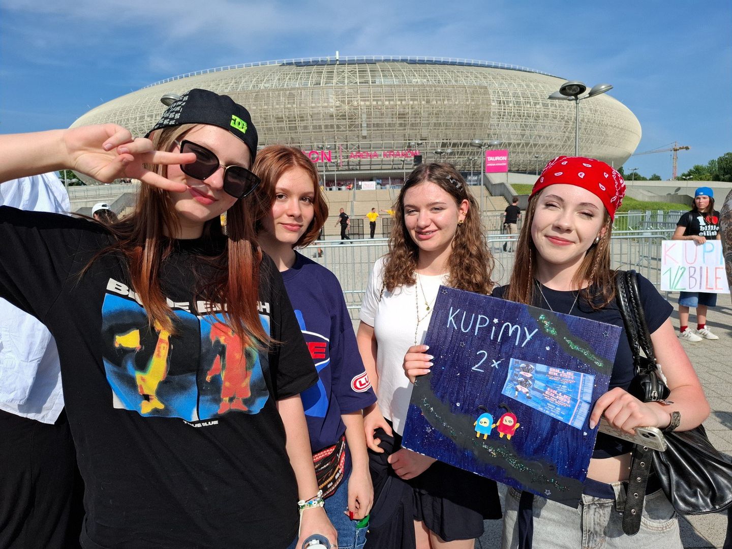 Tłumy fanów BIllie EIlish pod Tauron Areną