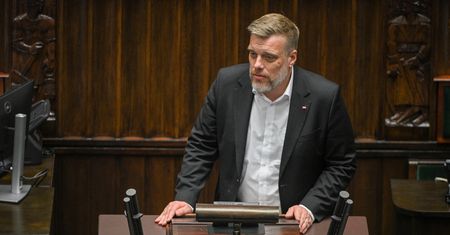Dostał SMS od Trzaskowskiego. Zandberg wyszedł z propozycją