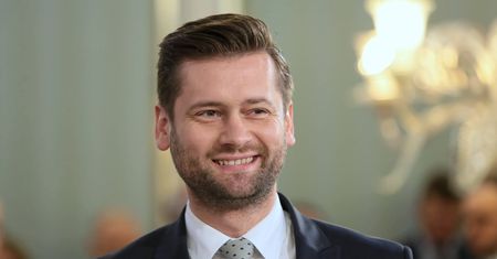 Minister sportu wygłasza krótkie oświadczenie. Chodzi o Mejzę