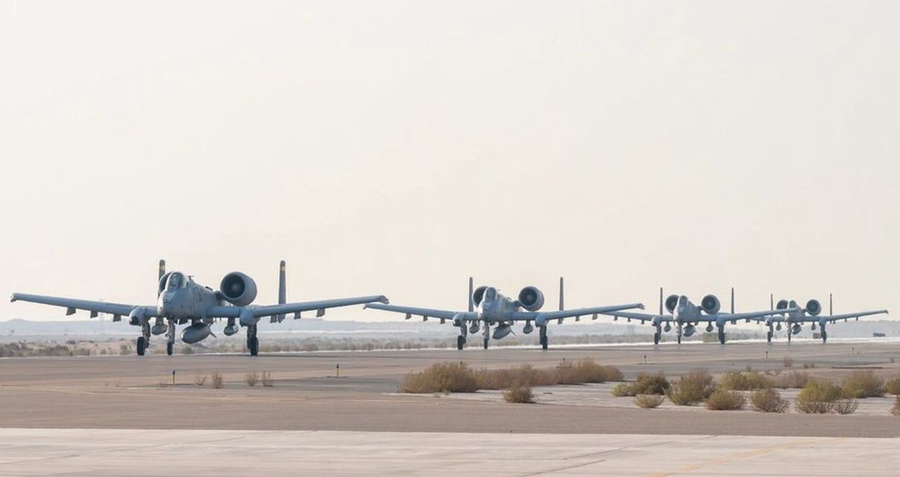 Lądujące A-10 Thunderbolt II