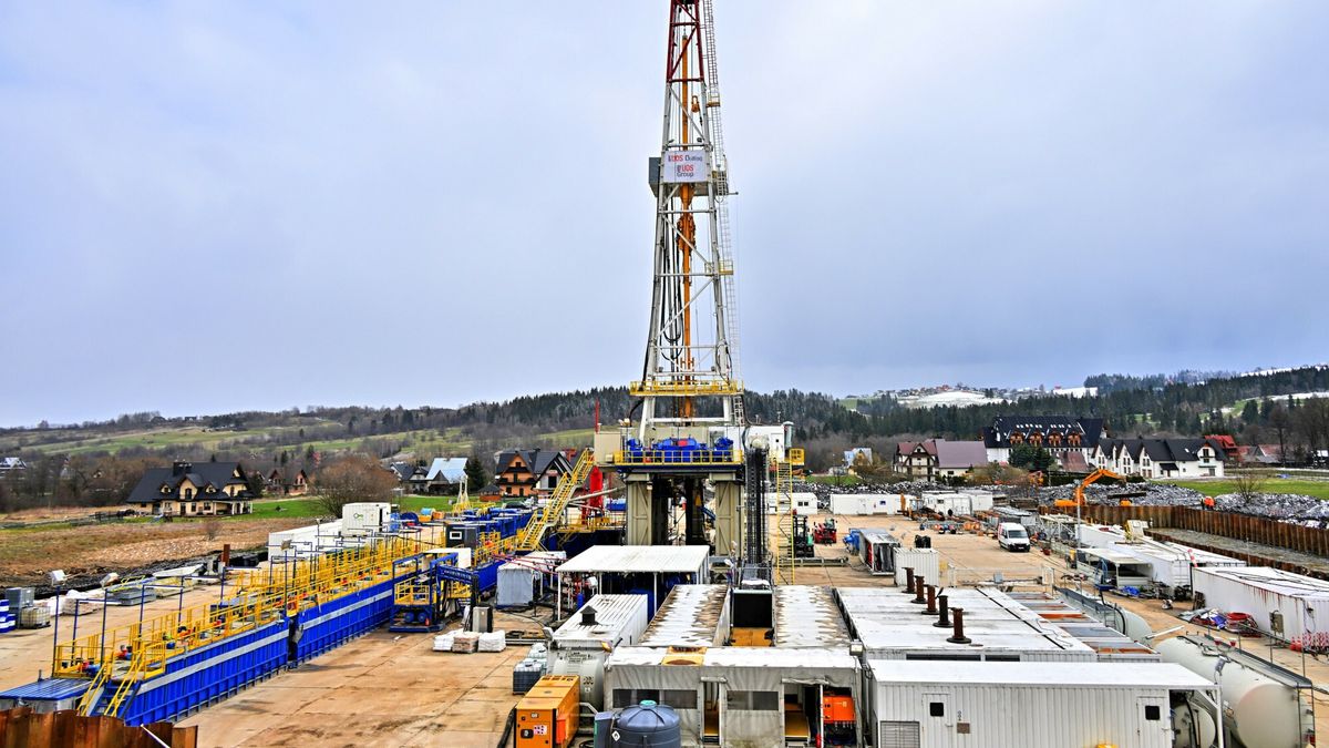 Prace przy odwiercie wód geotermalnych w Szaflarach