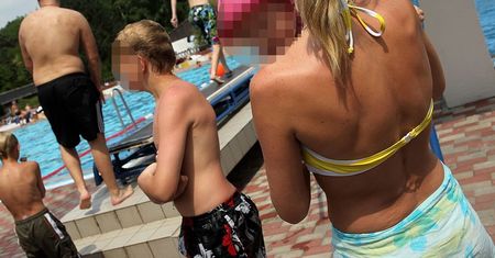 Skandal na basenie. Wezwali policję do matki dwójki dzieci