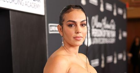 Georgina Rodriguez pozuje w bikini nad basenem w Arabii Saudyjskiej (ZDJĘCIA)