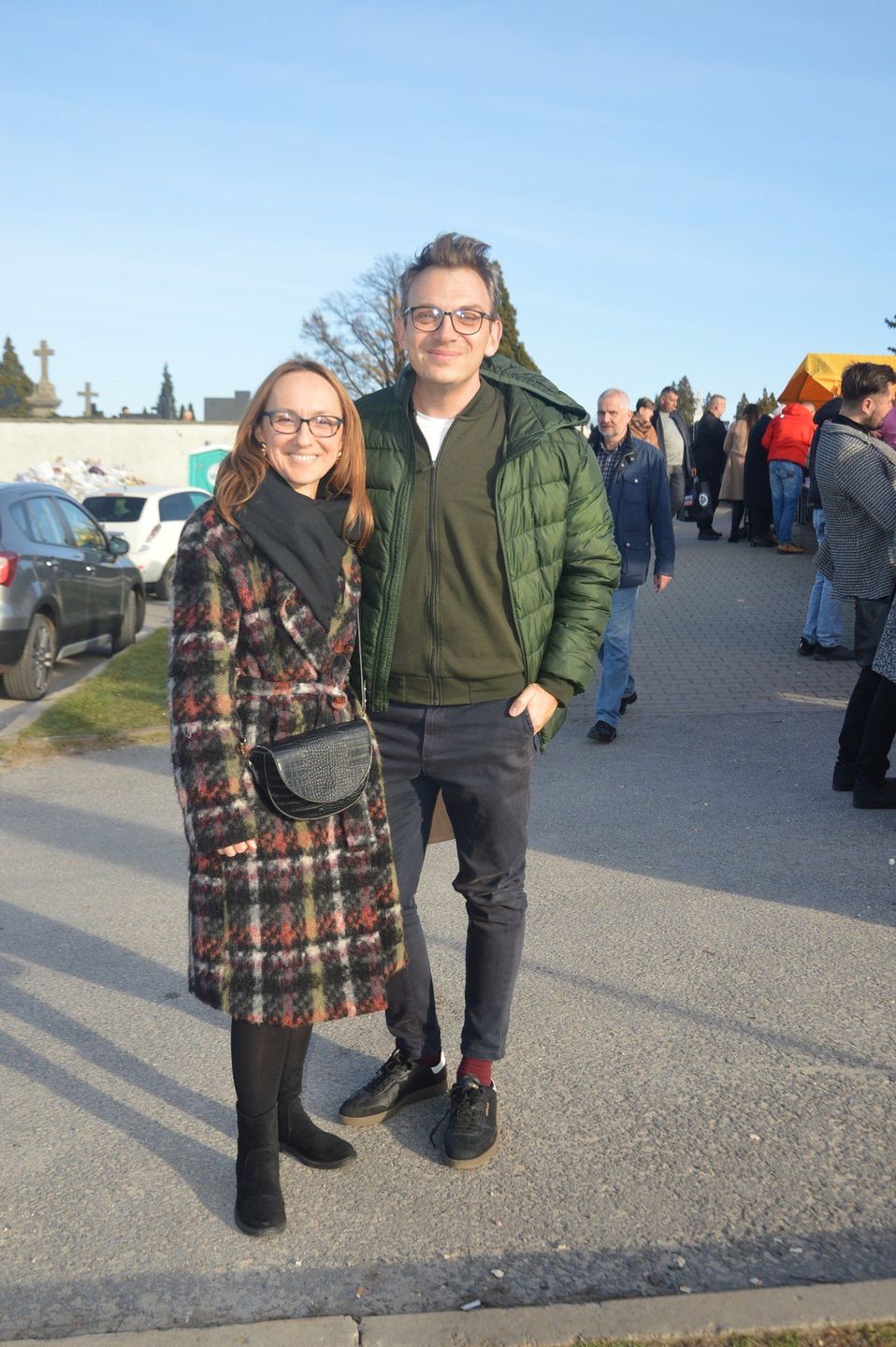 Dzień Wszystkich Świętych na koneckim cmentarzu. Na koneckim cmentarzu spotkaliśmy dyrektora Centrum Edukacji i Kultury Szklany Dom Wojciecha Purtaka wraz z małżonką Olgą. 