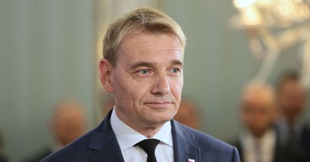 Były poseł PiS zdegradowany. "Nic nie mówił, siedział wbity w fotel"