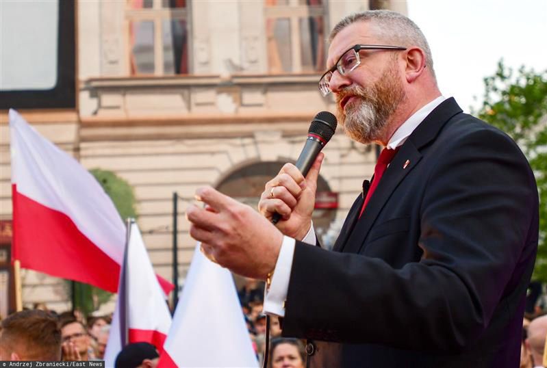 Sztab Nawrockiego reaguje ws. oskarżeń Brauna