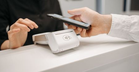 RANKING MONEY.PL: Najlepsze konta na co dzień i w podróży? Sprawdź, w którym banku zyskasz najwięcej