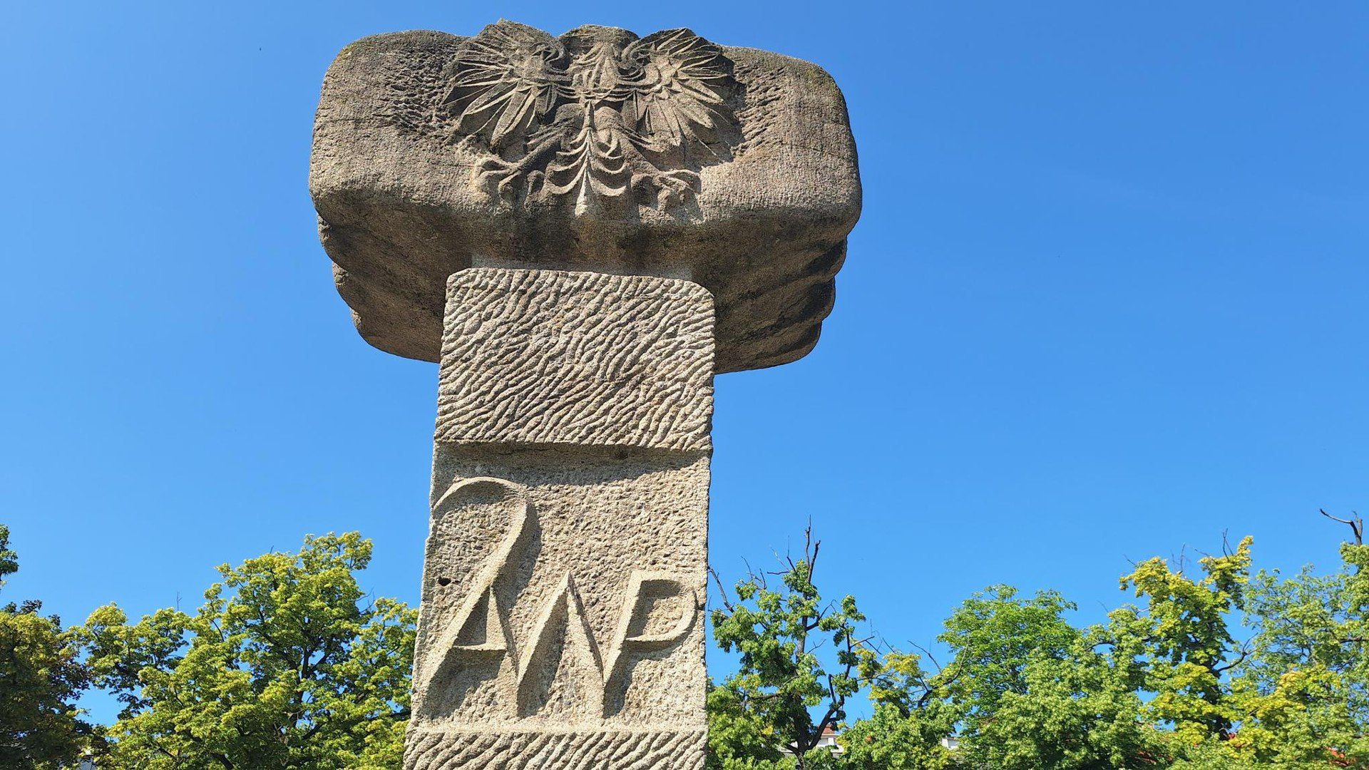 Pomnik 2. Armii Wojska Polskiego stoi na Kwadracie od 1978. Powstał w 35. rocznicę powstania Ludowego Wojska Polskiego.