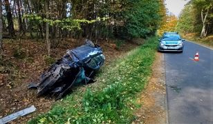 Pomorskie. Dachował pod wpływem kokainy i alkoholu. Nie miał prawa jazdy