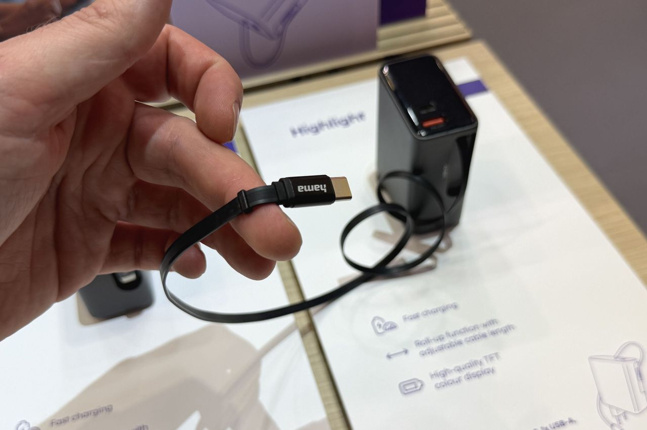 Hama na IFA 2026 - Hama Roll-Up Charger - zasilacz z rozwijanym przewodem USB-C