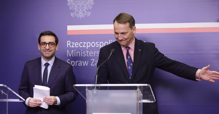 Francuzi przylatują do Warszawy ws. atomu. "Wszystkie możliwości są otwarte"