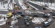 Warszawa: Wypadek na Woli. Dwa auta rozbite, dwie osoby w szpitalu
