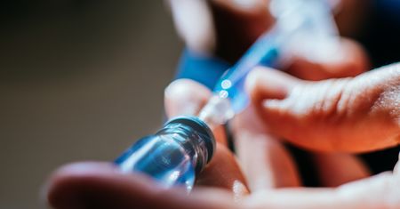 Popularny antybiotyk wstrzymany w całej Polsce. GIF alarmuje