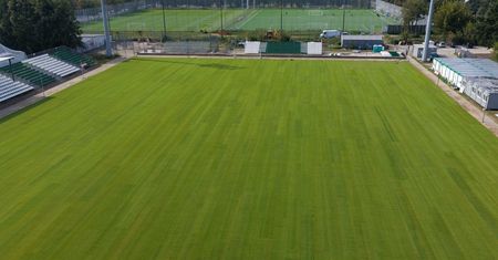 "Ogródek" gotowy na powrót Warty. Nowa murawa i podgrzewana płyta przy Drodze Dębińskiej