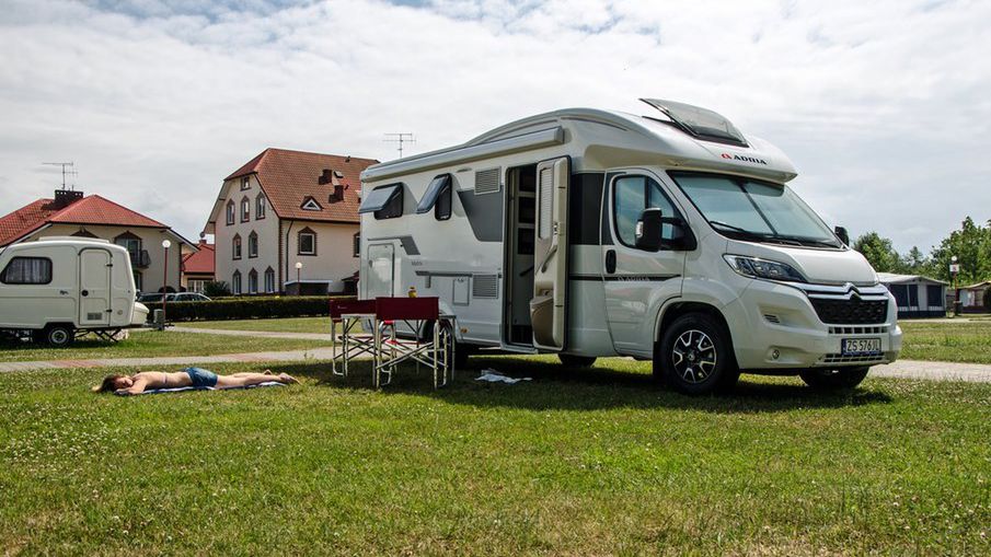 Koszty podróżowania kamperem, wbrew pozorom nie należą do niskich