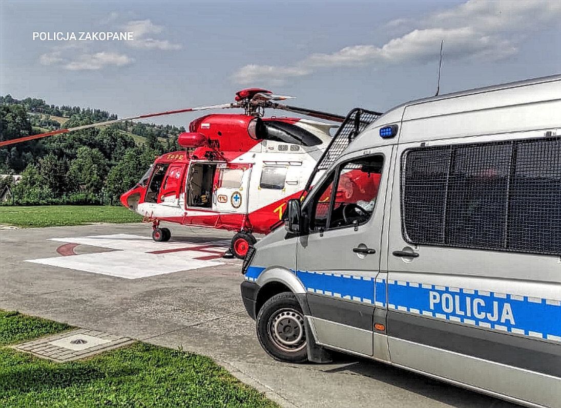 Na pokładzie śmigłowca TOPR pijany "turysta" stawał się coraz bardziej agresywny(Fot: KPP Zakopane)