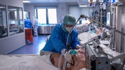 Co Omikron oznacza dla niezaszczepionych? Są pierwsze dane