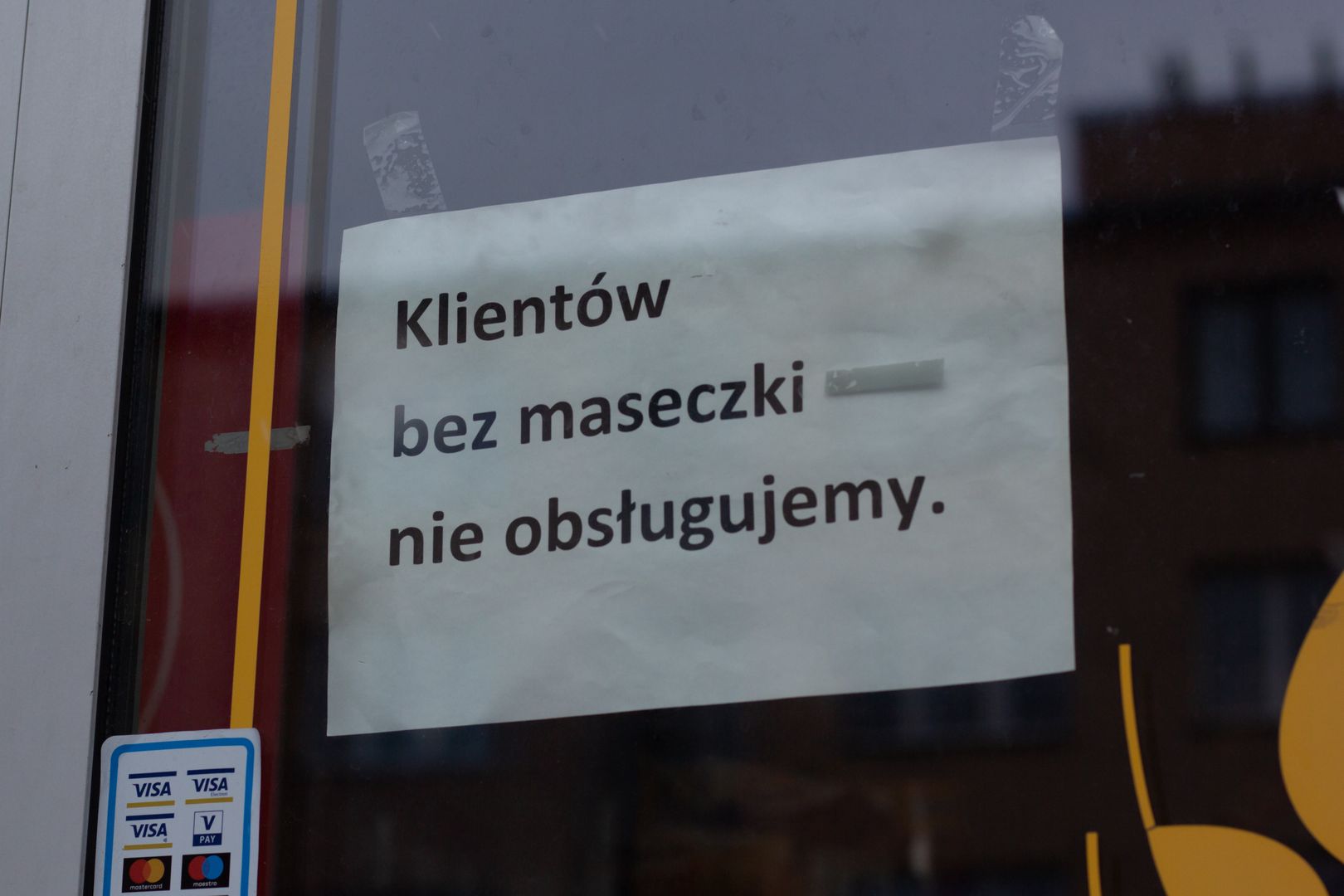 Od 28 marca zniesiony jest obowiązek zakrywania nosa i ust, z wyjątkiem podmiotów leczniczych 