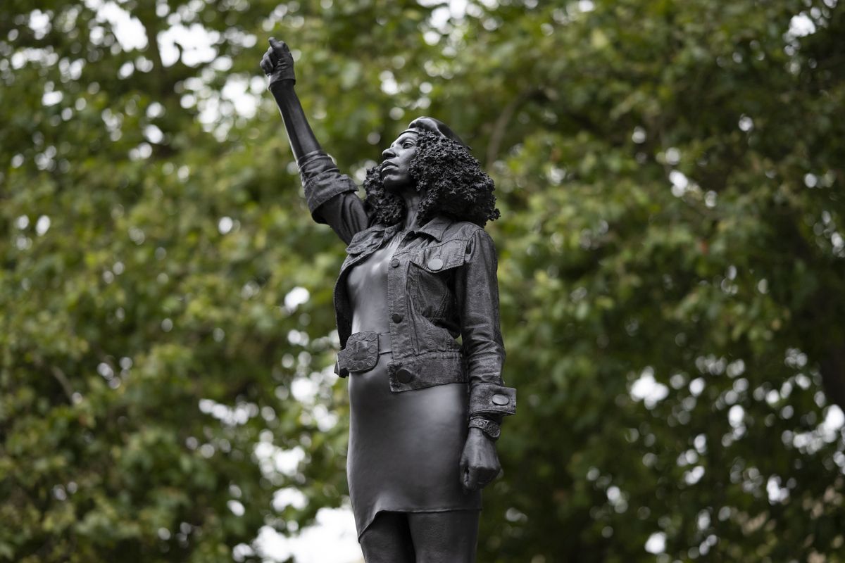 Wielka Brytania. Black Lives Matter. Statua protestującej kobiety pojawiła się na cokole po pomniku Edwarda Colstona