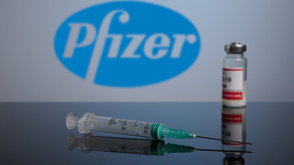 szczepionka pfizer szczepienie koronawirus covid strzykawka fiolka