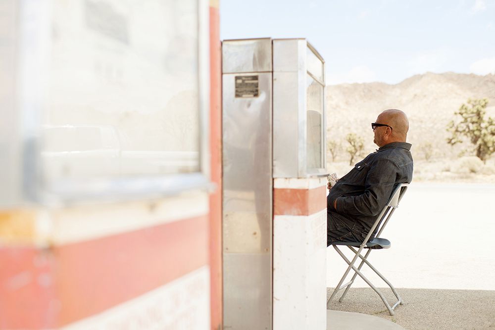 „Americana” Garroda Kirkwooda to minimalistyczny obraz wyluzowanej Kalifornii 24