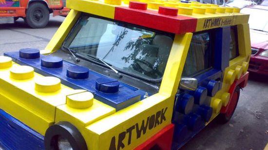 Prawdziwy samochód zbudowany z klocków Lego 1