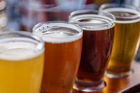 Czy piwo pomaga na zakwasy? Obalamy popularny mit