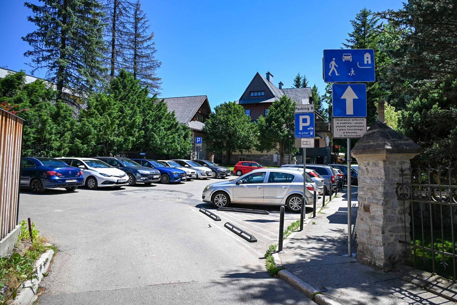 Sporny parking przy ul. Jana Pawła II