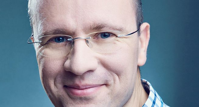 Marcin Bogłowski: telewizja nadal największym medium, ale teraz nie czeka na widzów, tylko szuka ich także w internecie