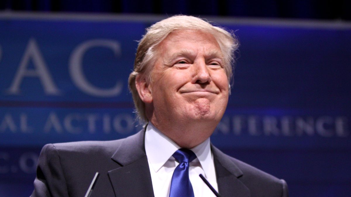 Za miesiąc sprawowania prezydentury Donald Trump dostawał 400 tys. dolarów