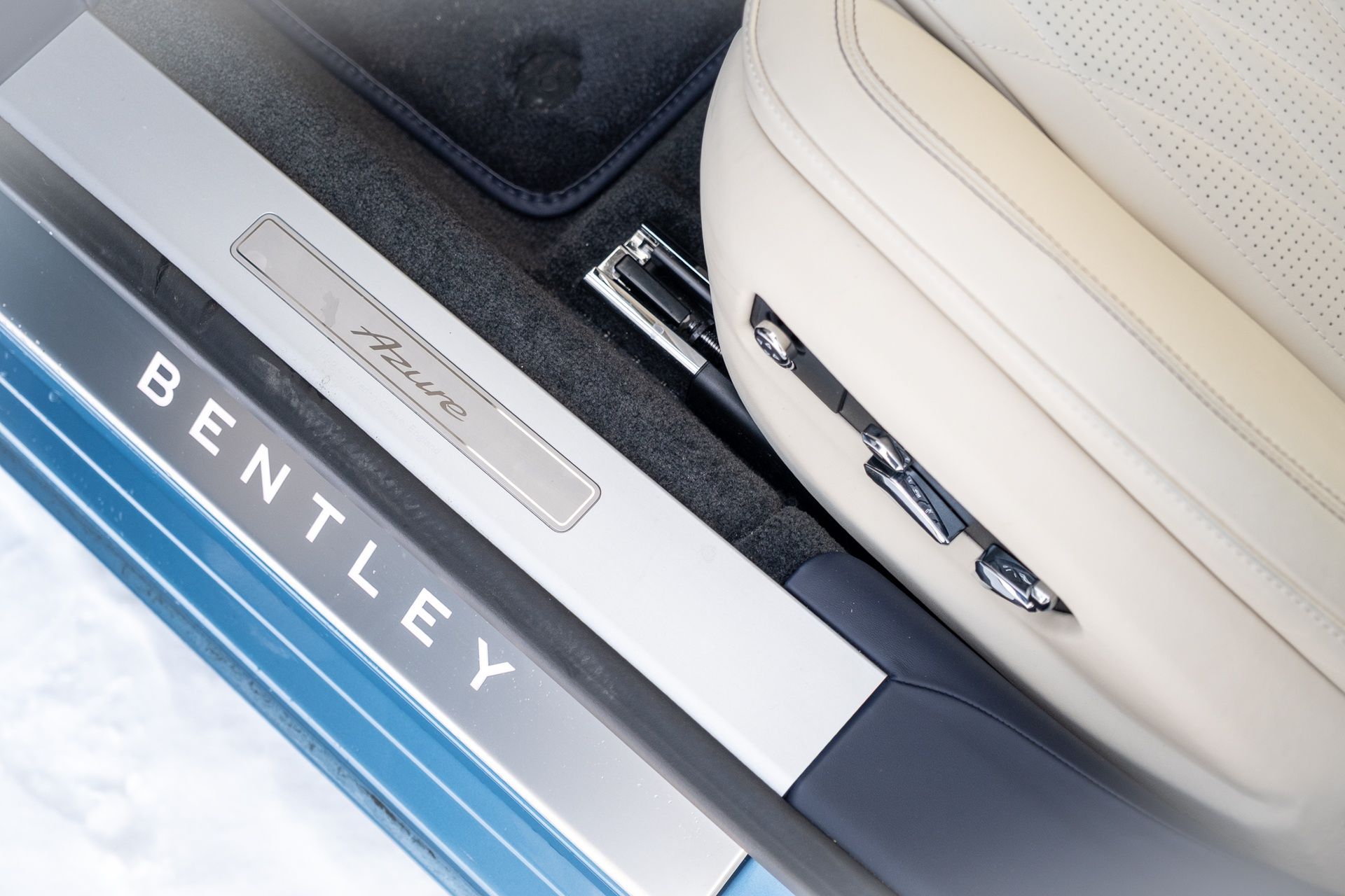 Bentley Flying Spur Azure (2026)