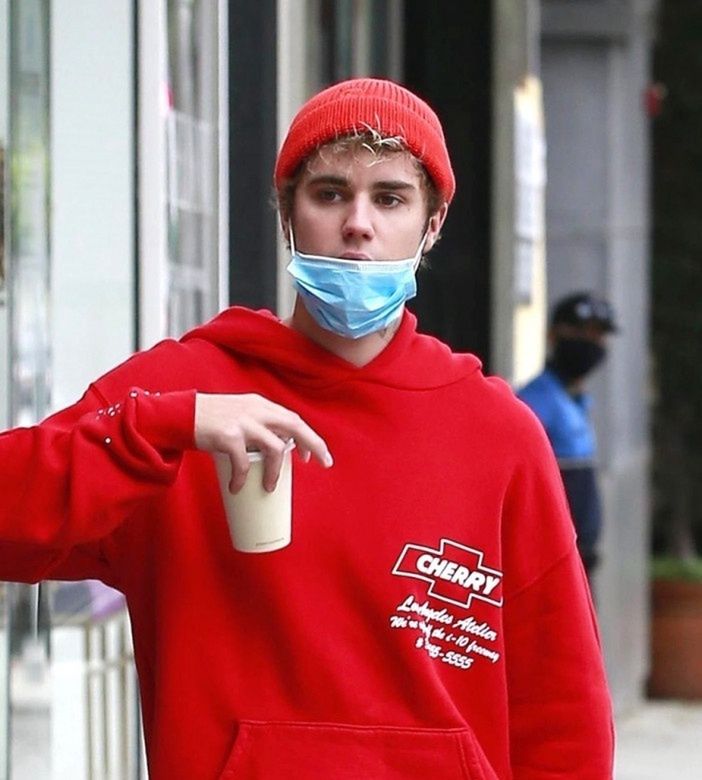 Justin Bieber i Hailey Bieber zastawiają miejsce dla niepełnosrpawnych