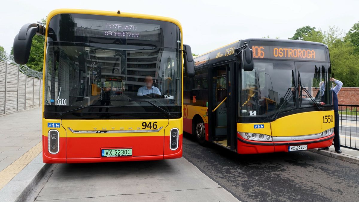 Chiński autobus elektryczny Yutong obok autobusu Solaris w Warsz