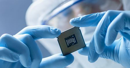Intel wybuduje fabrykę procesorów. Inwestycja jednak nie powstanie w Polsce?