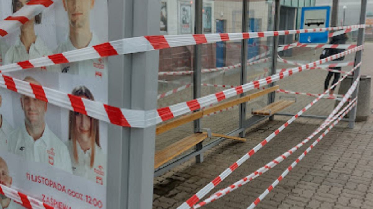 Kierowca bmw wjechał w przystanek 