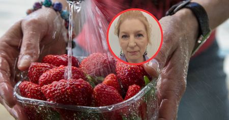Nie soda i nie ocet. Tak można się pozbyć pestycydów z owoców i warzyw
