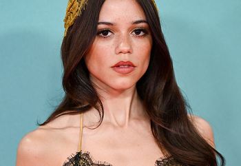 Jenna Ortega w złotej sukni. Fani zwrócili uwagę na jedno