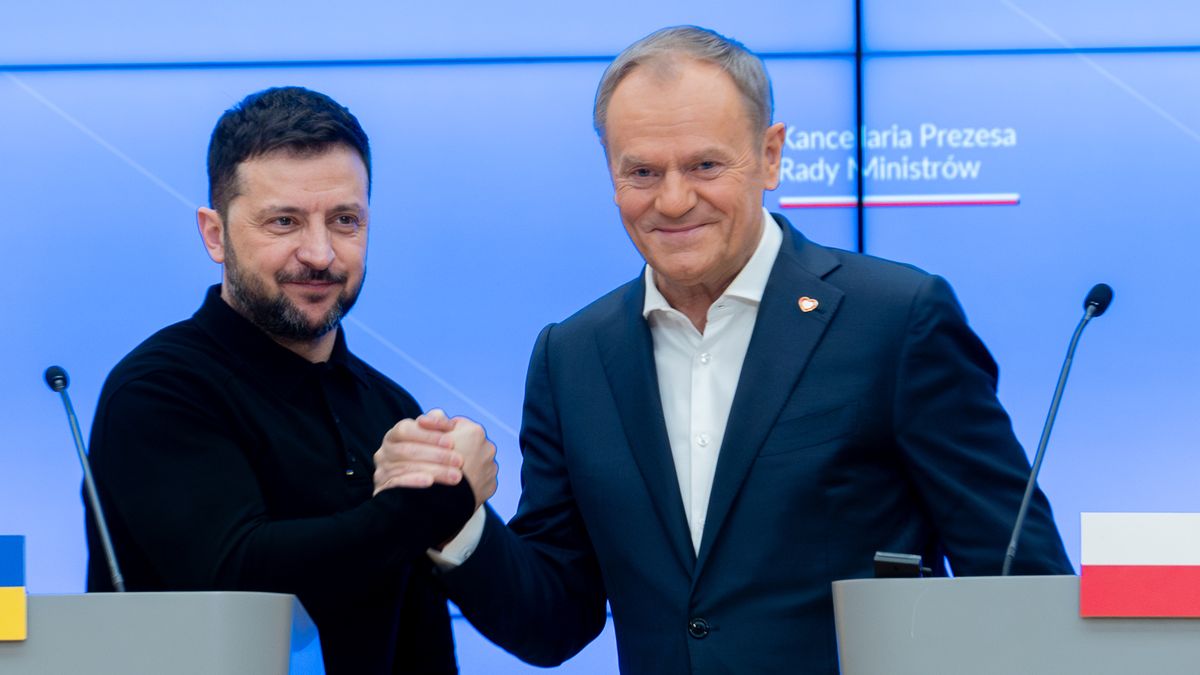 WARSAW, POLAND - 2025/01/15: President Volodymyr Zelensky and Prime Minister Donald Tusk are seen shaking hands during a press conference. A press conference took place in Warsaw featuring the Prime Minister of Poland, Donald Tusk, and the President of Ukraine, Volodymyr Zelenskyy. The main topics included the war in Ukraine, military support through arms deliveries, new sanctions against Russia, historical perspectives, and efforts to weaken Russian energy dominance. (Photo by Marek Antoni Iwaczuk/SOPA Images/LightRocket via Getty Images)
