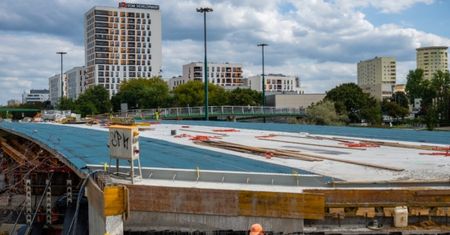 Warszawa. Postępują prace na Przyczółku Grochowskim
